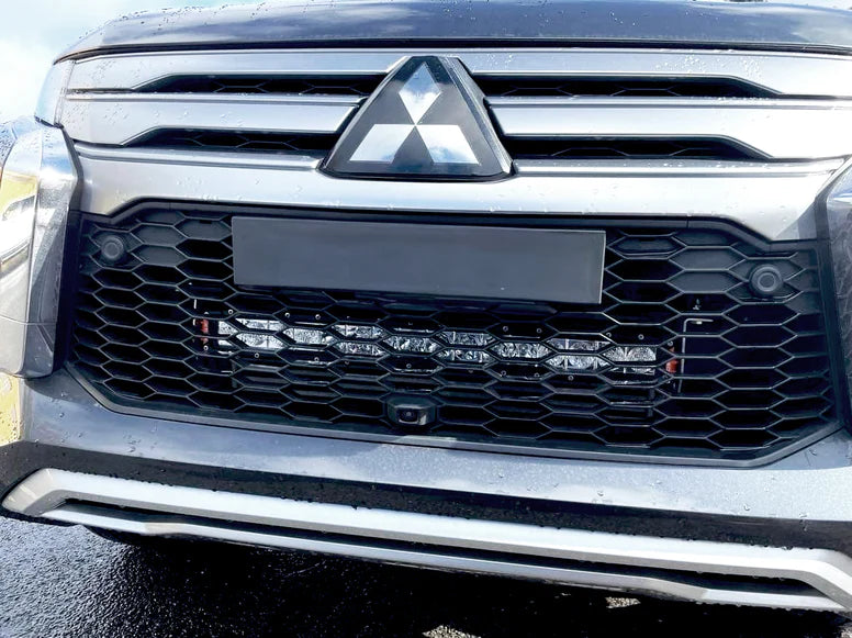 QF Pajero Sport Behind-Grille Light Bar