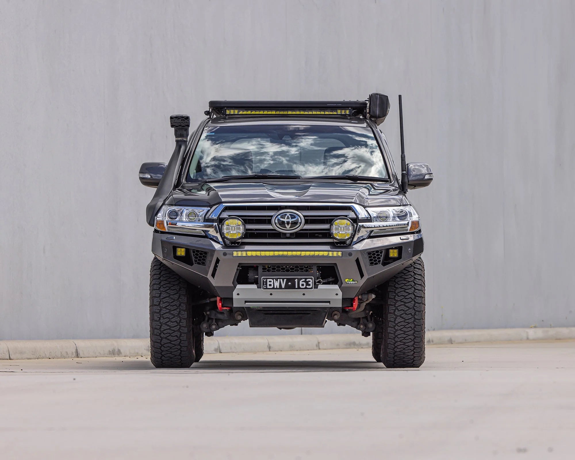 IRONMAN RAID BULL BAR - TOYOTA LANDCRUISER 200 SERIES